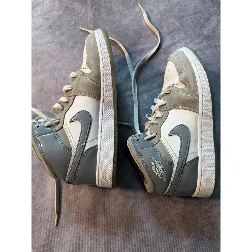 Nike Air Jordan 1 Mid Grey Sage Green White Sneakers 554724-083 Mens Size 10.5